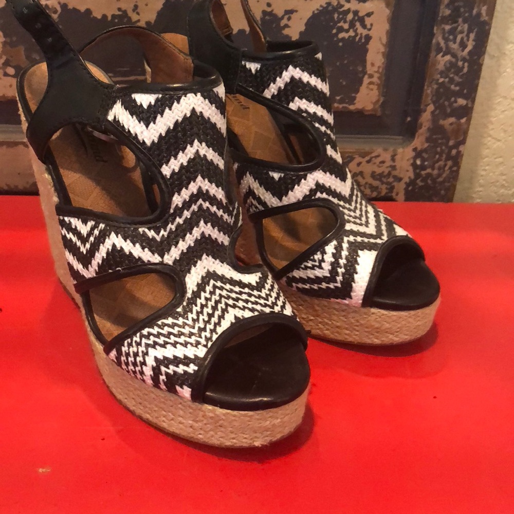 Size 7 Lucky Brand Espadrilles